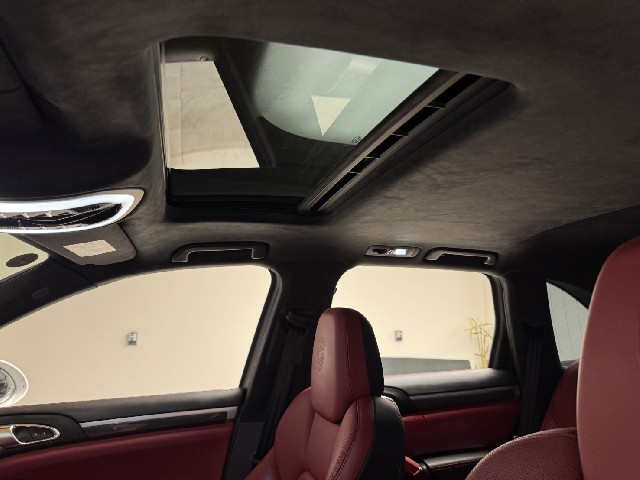 PORSCHE CAYENNE 2015 Image 56