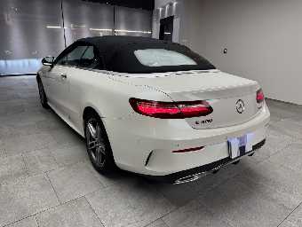 MERCEDES BENZ E CLASS 2018 Image 15