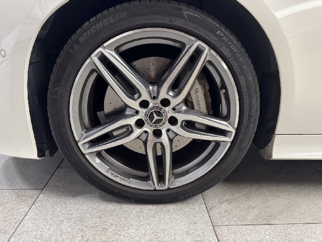 MERCEDES BENZ E CLASS 2018 Image 23