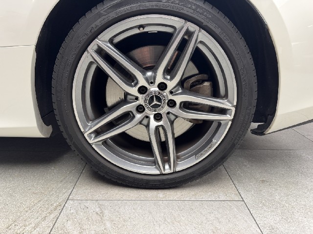 MERCEDES BENZ E CLASS 2018 Image 24