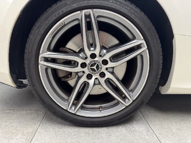 MERCEDES BENZ E CLASS 2018 Image 25