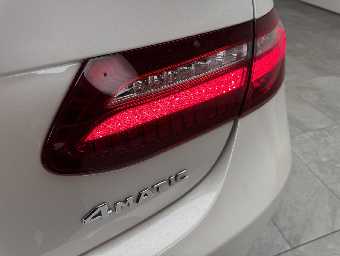 MERCEDES BENZ E CLASS 2018 Image 25