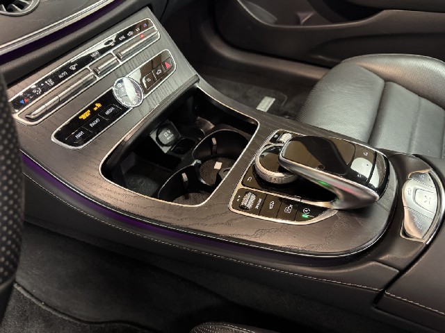 MERCEDES BENZ E CLASS 2018 Image 64
