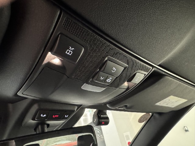 MERCEDES BENZ E CLASS 2018 Image 65