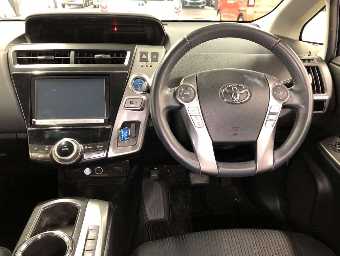 TOYOTA PRIUS ALPHA 2015 Image 6