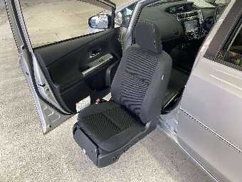 TOYOTA PRIUS ALPHA 2015 Image 10