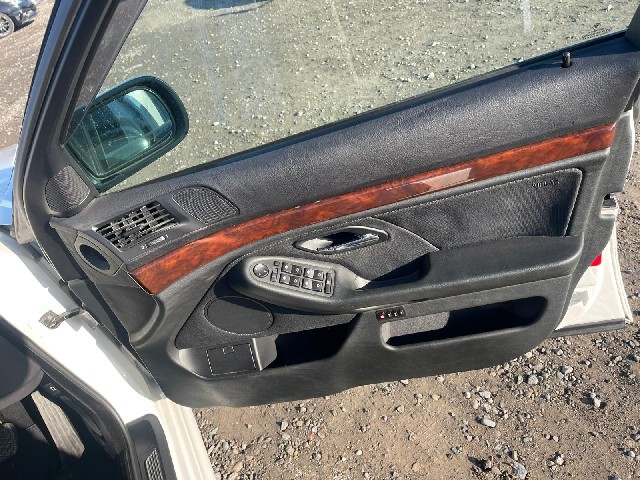 BMW 5 SERIES 2003 Image 25