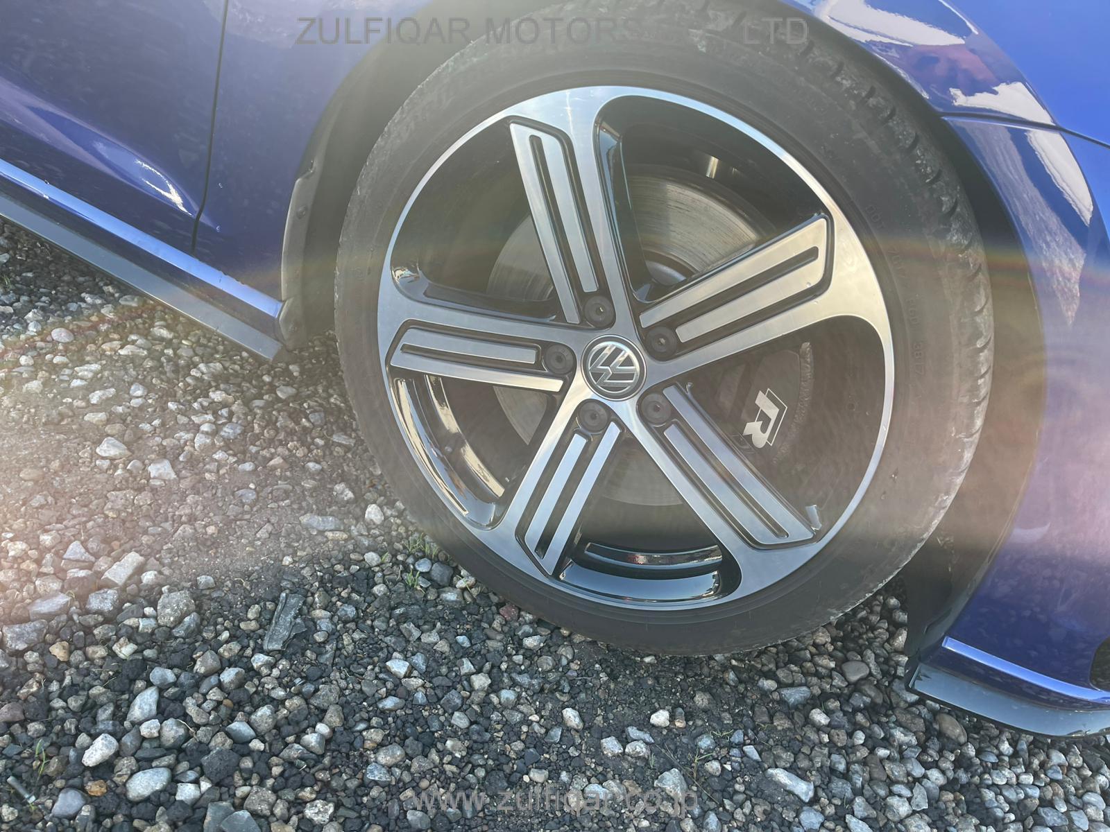 VOLKSWAGEN GOLF R 2017 Image 8