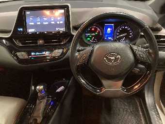 TOYOTA C-HR 2018 Image 9