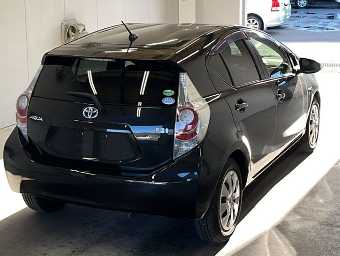 TOYOTA AQUA 2014 Image 2