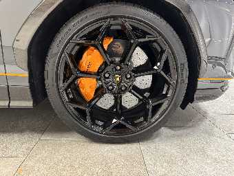 LAMBORGHINI URUS 2025 Image 12
