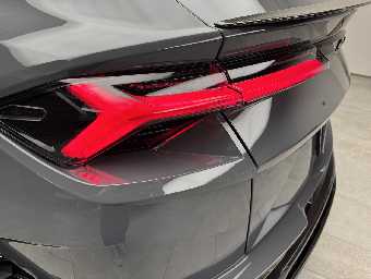 LAMBORGHINI URUS 2025 Image 21