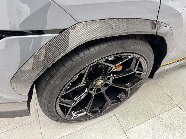 LAMBORGHINI URUS 2025 Image 33