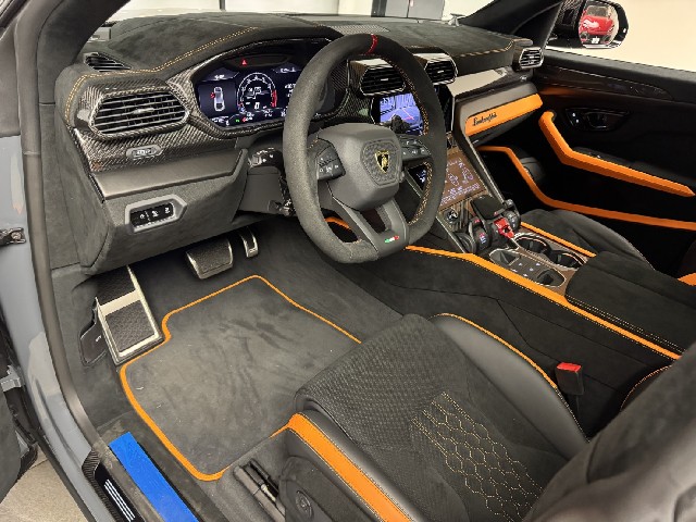 LAMBORGHINI URUS 2025 Image 38