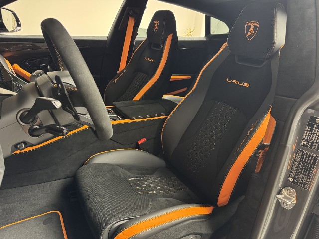 LAMBORGHINI URUS 2025 Image 40