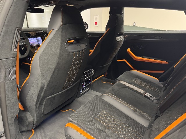 LAMBORGHINI URUS 2025 Image 44