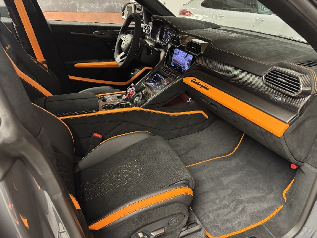 LAMBORGHINI URUS 2025 Image 52