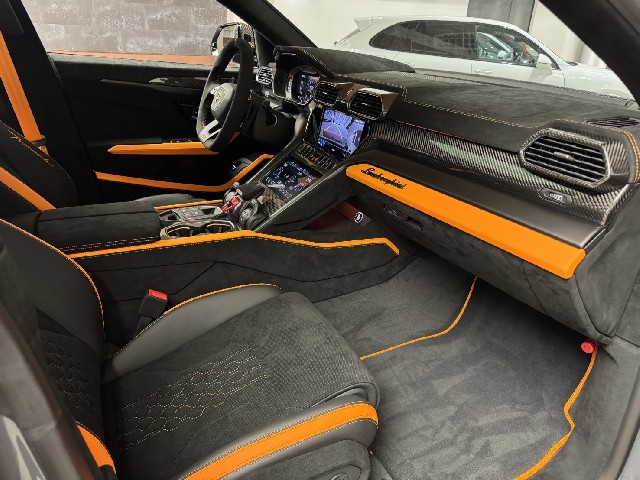 LAMBORGHINI URUS 2025 Image 54