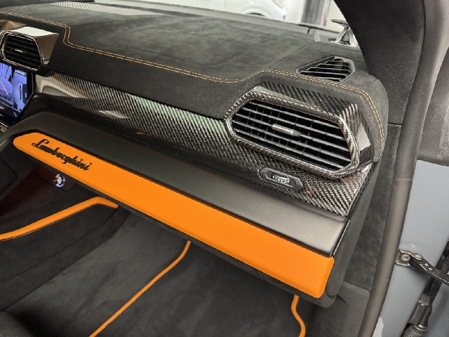 LAMBORGHINI URUS 2025 Image 59