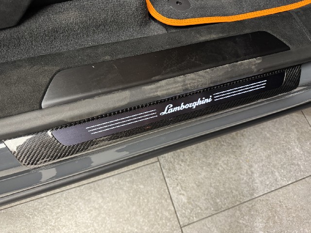 LAMBORGHINI URUS 2025 Image 60