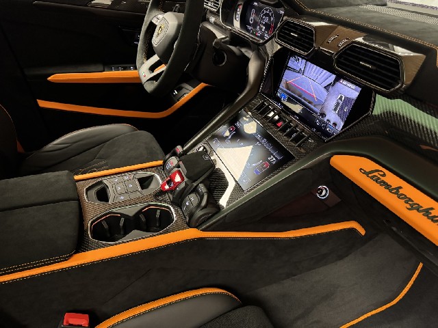 LAMBORGHINI URUS 2025 Image 61