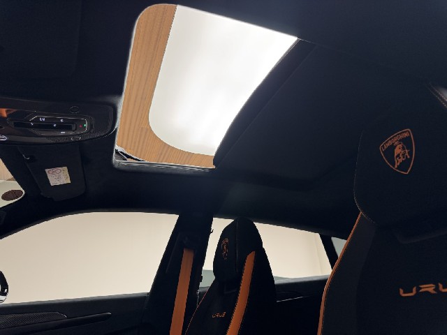 LAMBORGHINI URUS 2025 Image 64