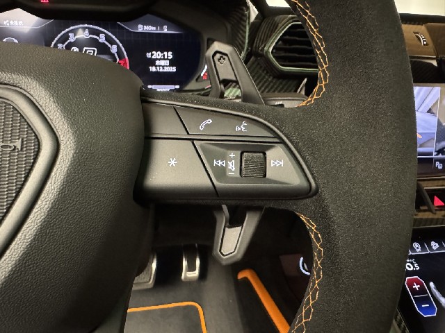 LAMBORGHINI URUS 2025 Image 68