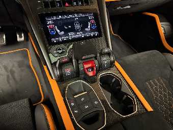 LAMBORGHINI URUS 2025 Image 63