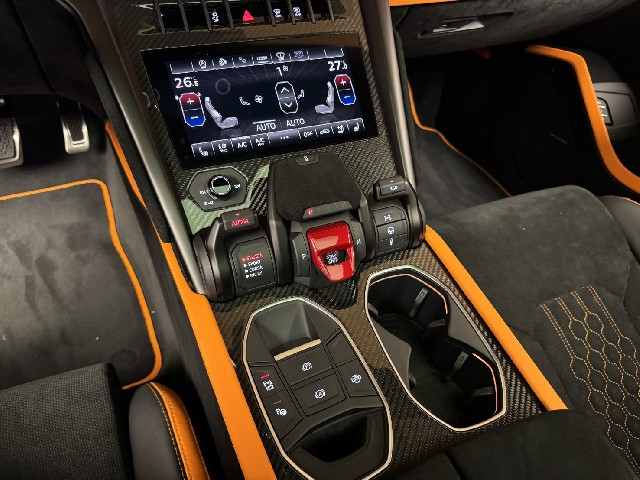 LAMBORGHINI URUS 2025 Image 73