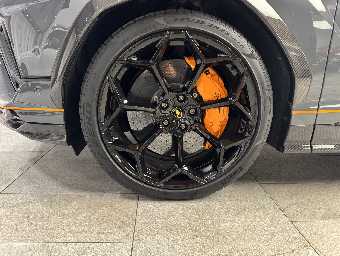 LAMBORGHINI URUS 2025 Image 9