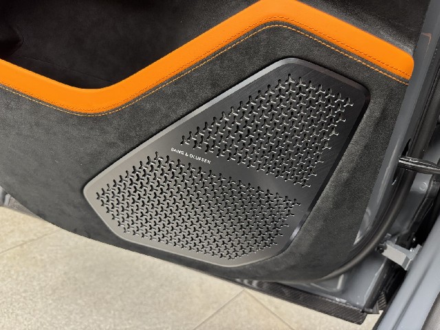 LAMBORGHINI URUS 2025 Image 84