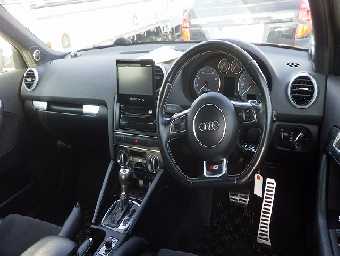 AUDI S3 2010 Image 6