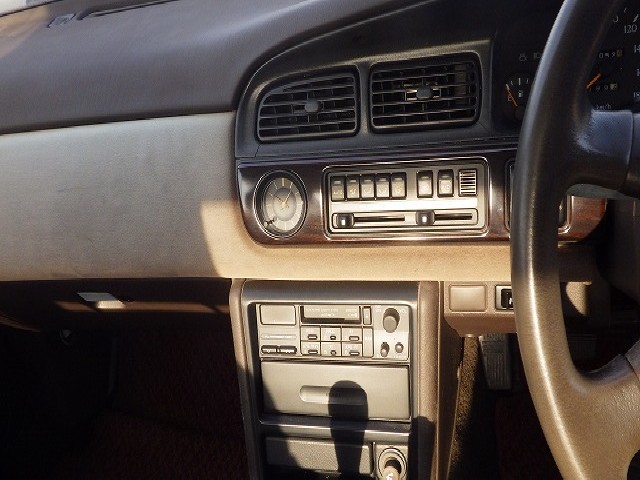 NISSAN LAUREL 1992 Image 19