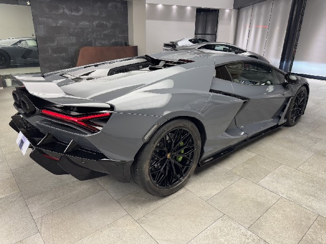 LAMBORGHINI REVUELTO 2025 Image 19