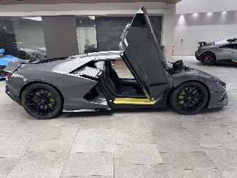 LAMBORGHINI REVUELTO 2025 Image 4