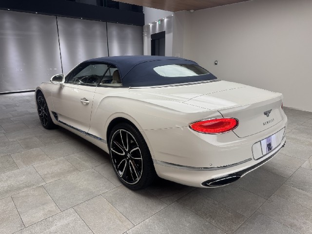 BENTLEY CONTINENTAL 2021 Image 21