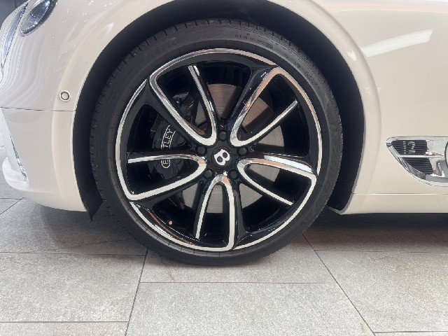 BENTLEY CONTINENTAL 2021 Image 23