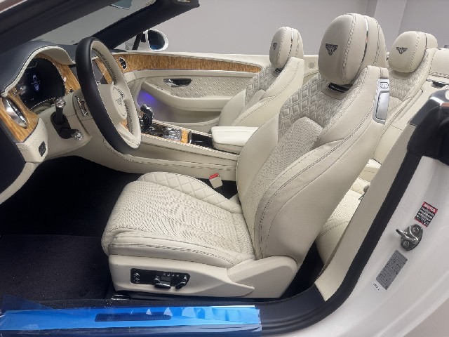 BENTLEY CONTINENTAL 2021 Image 36
