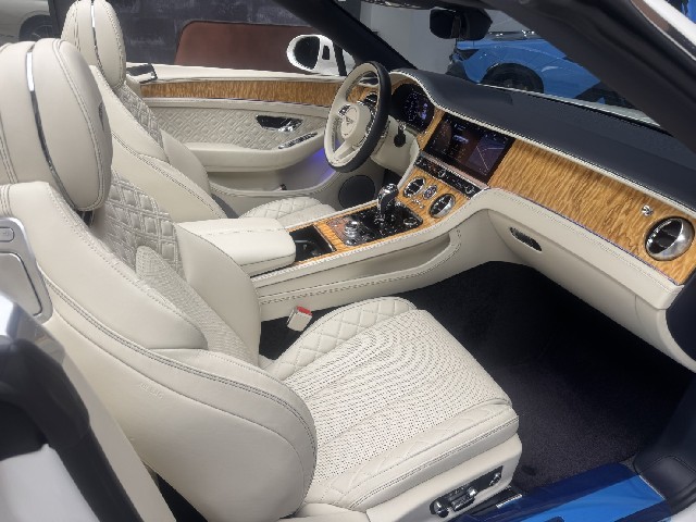 BENTLEY CONTINENTAL 2021 Image 38