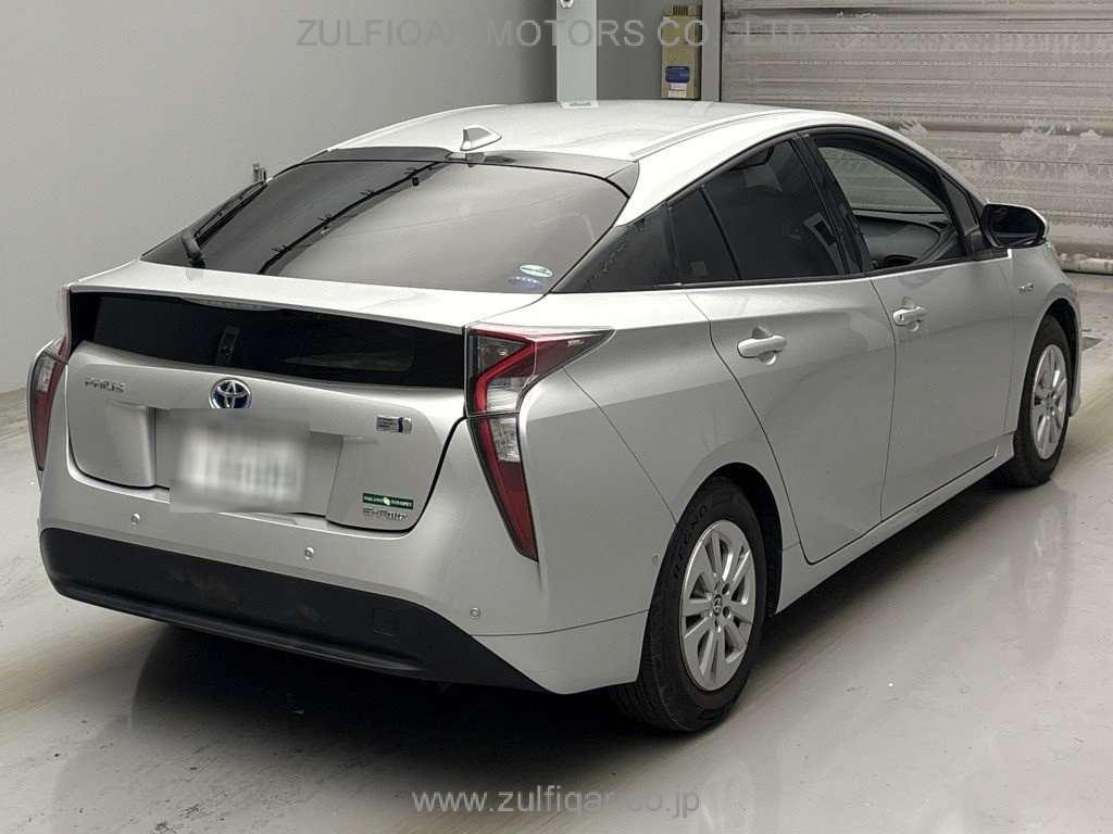 TOYOTA PRIUS 2018 Image 2