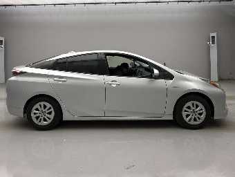 TOYOTA PRIUS 2018 Image 6