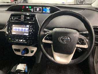 TOYOTA PRIUS 2018 Image 9