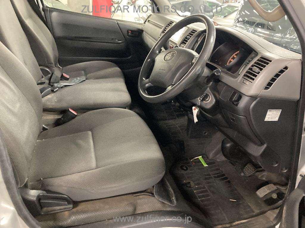 TOYOTA HIACE 2013 Image 7