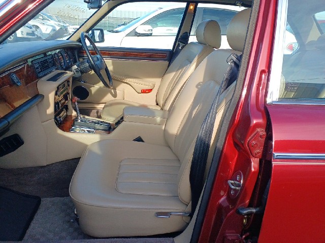 DAIMLER DOUBLE SIX 1990 Image 20