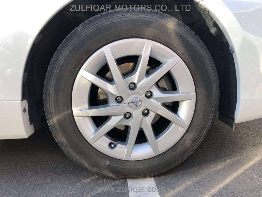 TOYOTA PRIUS ALPHA 2013 Image 12