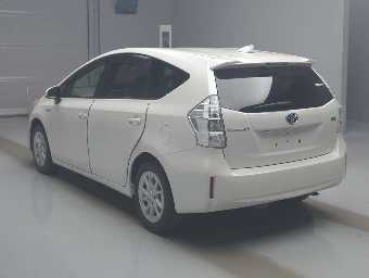 TOYOTA PRIUS ALPHA 2013 Image 4