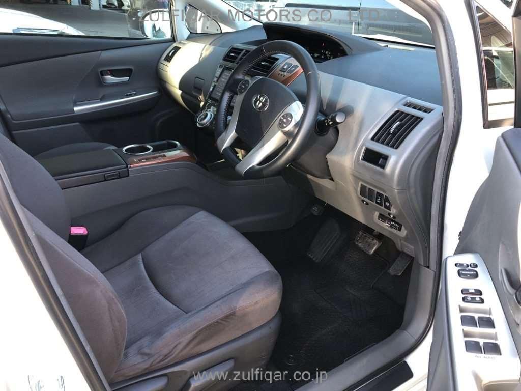 TOYOTA PRIUS ALPHA 2013 Image 5