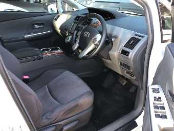 TOYOTA PRIUS ALPHA 2013 Image 5