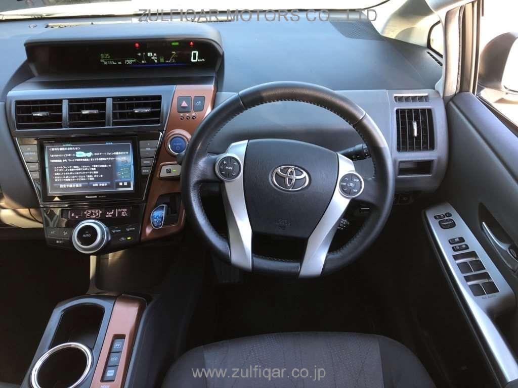 TOYOTA PRIUS ALPHA 2013 Image 6