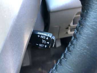 TOYOTA PRIUS ALPHA 2013 Image 8